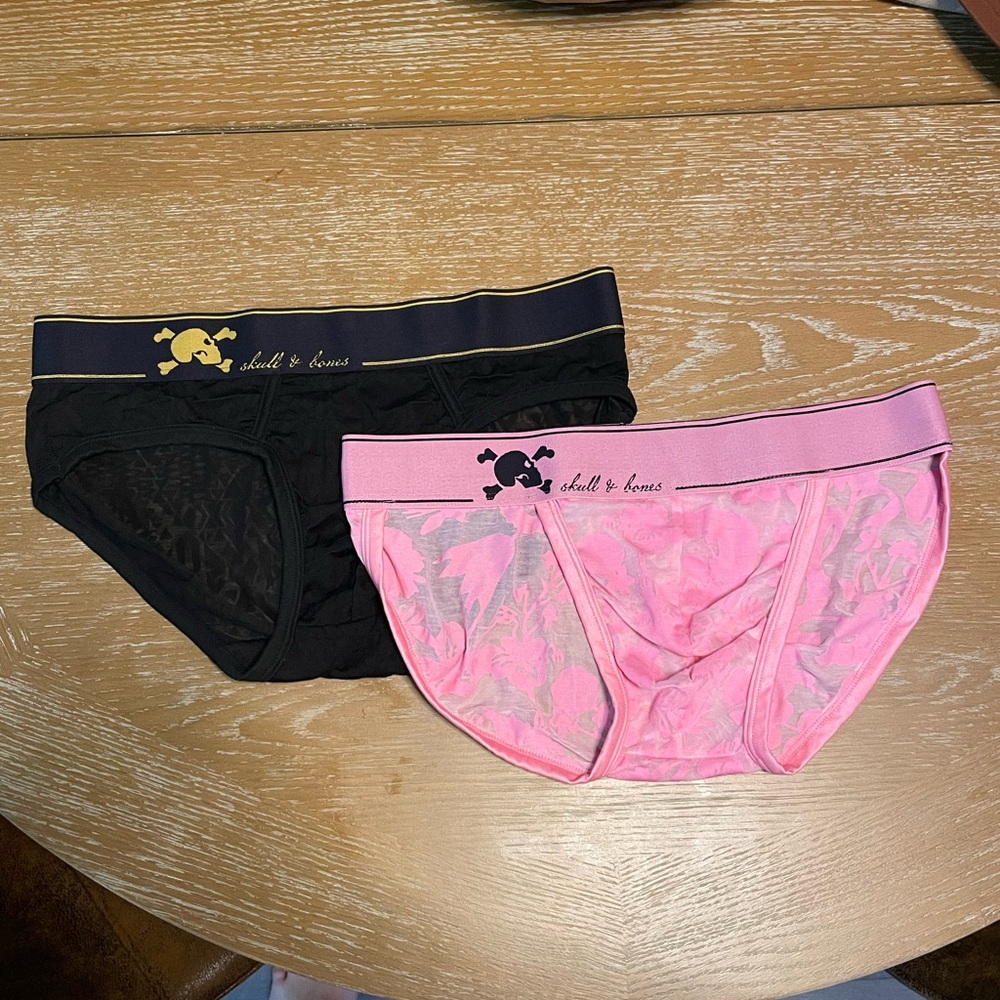 Skull & Bones burnout briefs (2) Large